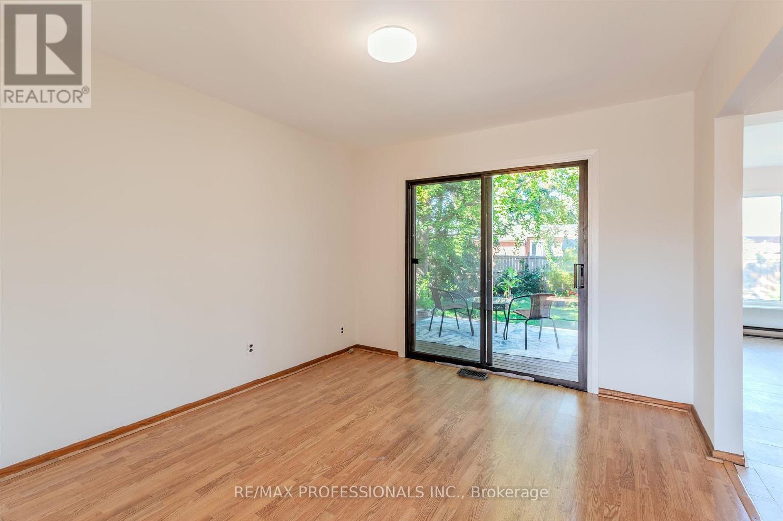 98 Ambleside Avenue, Toronto, Ontario  M8Z 2J1 - Photo 10 - W12462719