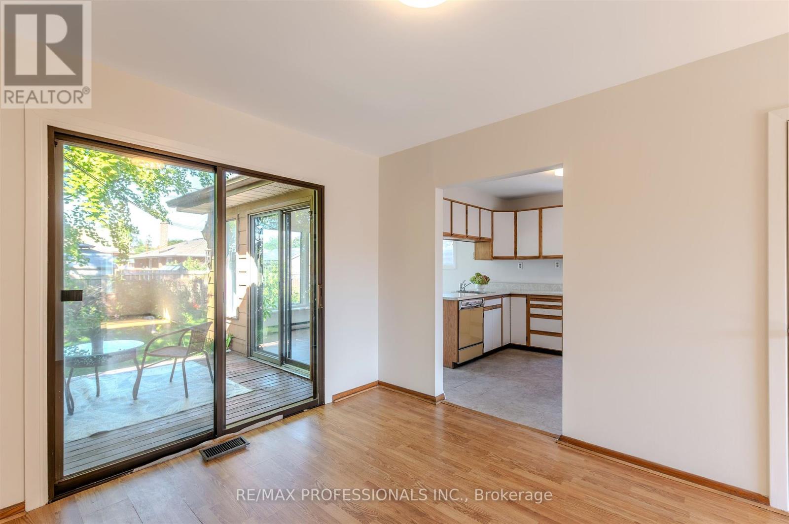 98 Ambleside Avenue, Toronto, Ontario  M8Z 2J1 - Photo 11 - W12462719