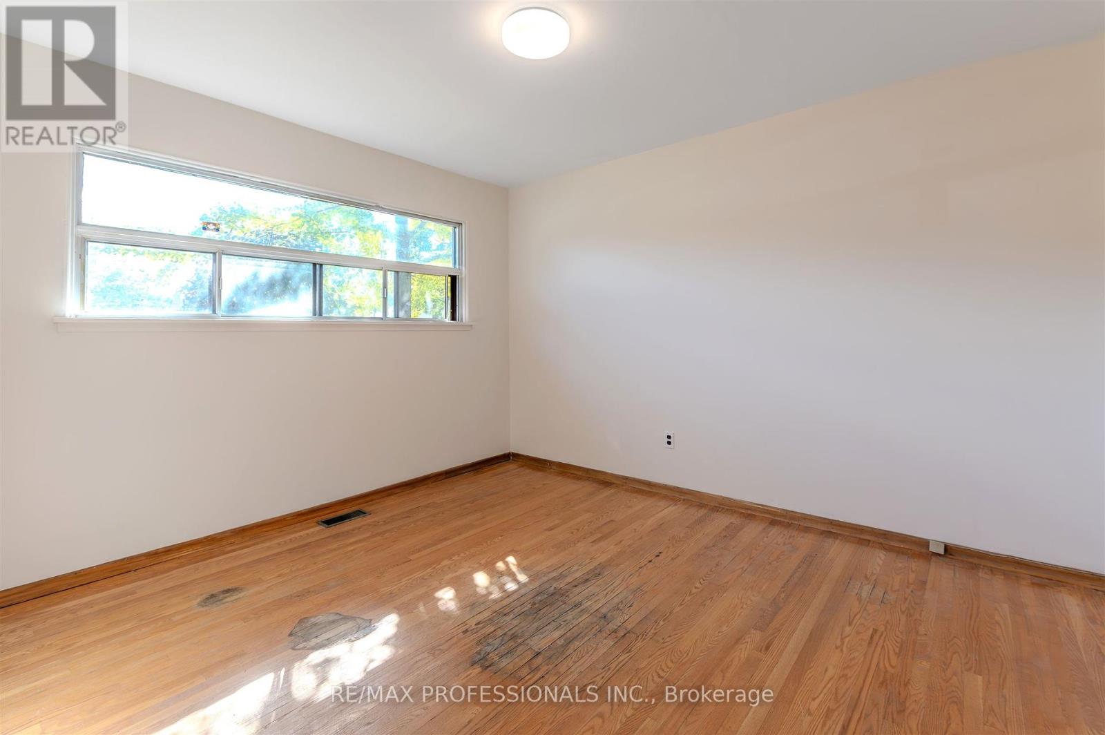 98 Ambleside Avenue, Toronto, Ontario  M8Z 2J1 - Photo 18 - W12462719