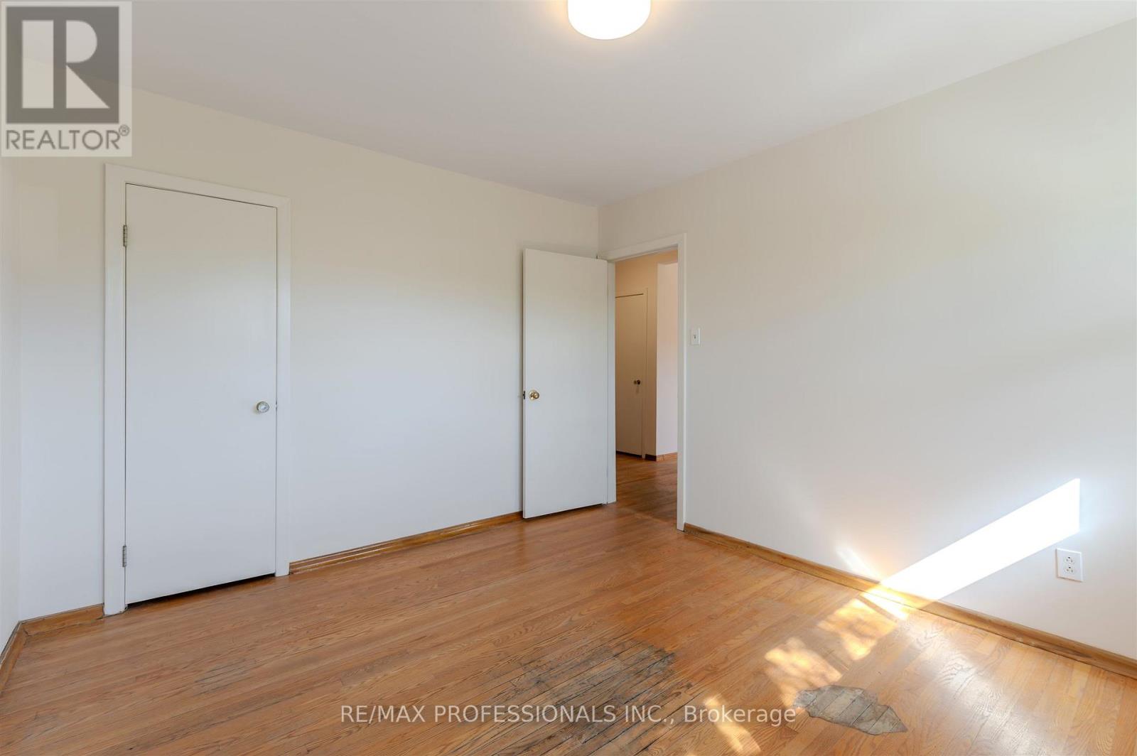 98 Ambleside Avenue, Toronto, Ontario  M8Z 2J1 - Photo 19 - W12462719