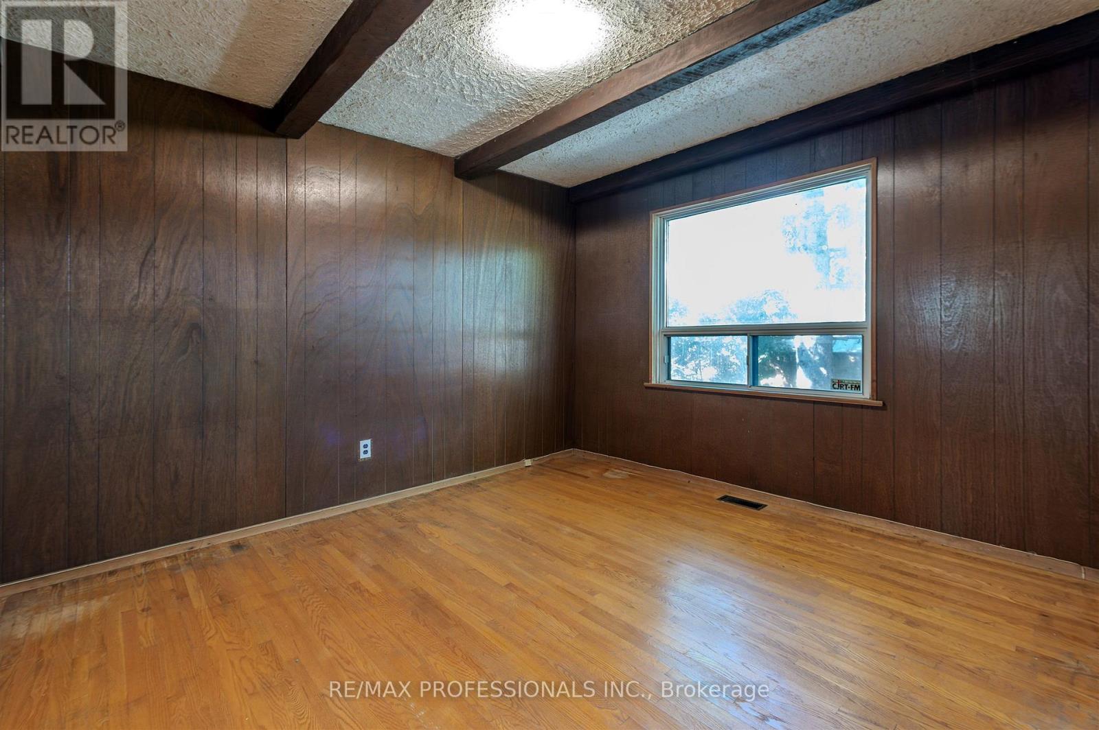 98 Ambleside Avenue, Toronto, Ontario  M8Z 2J1 - Photo 20 - W12462719