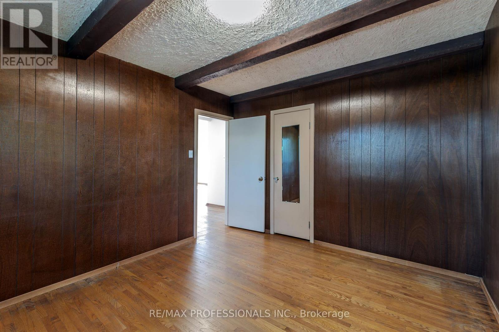 98 Ambleside Avenue, Toronto, Ontario  M8Z 2J1 - Photo 21 - W12462719