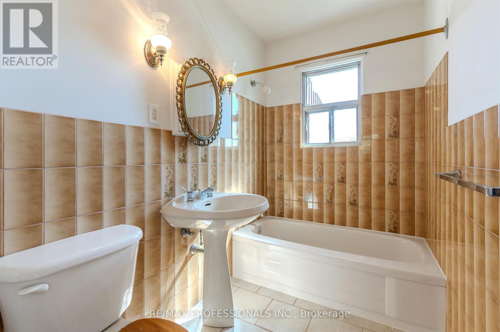 98 Ambleside Avenue, Toronto, Ontario  M8Z 2J1 - Photo 23 - W12462719