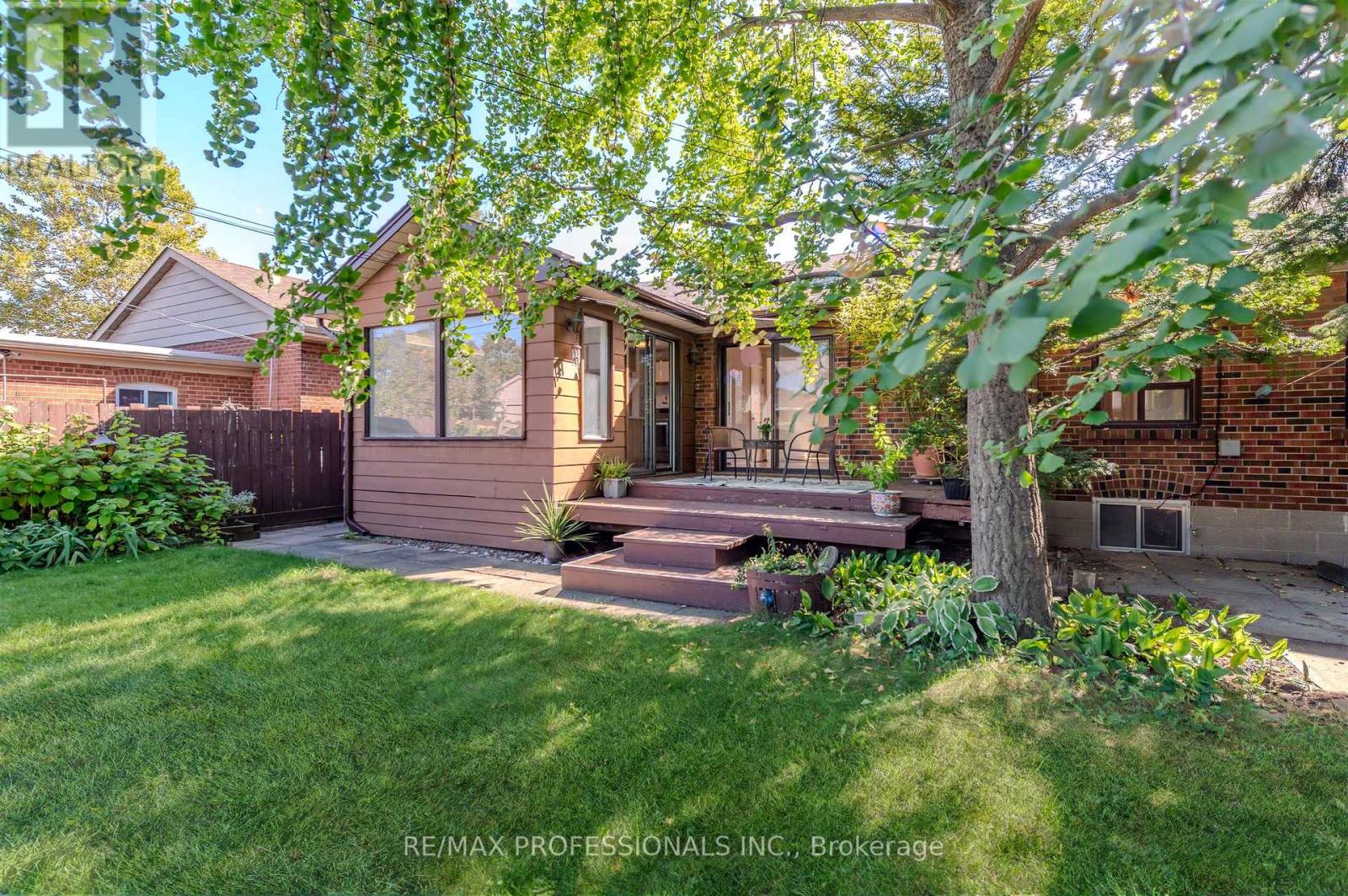98 Ambleside Avenue, Toronto, Ontario  M8Z 2J1 - Photo 30 - W12462719