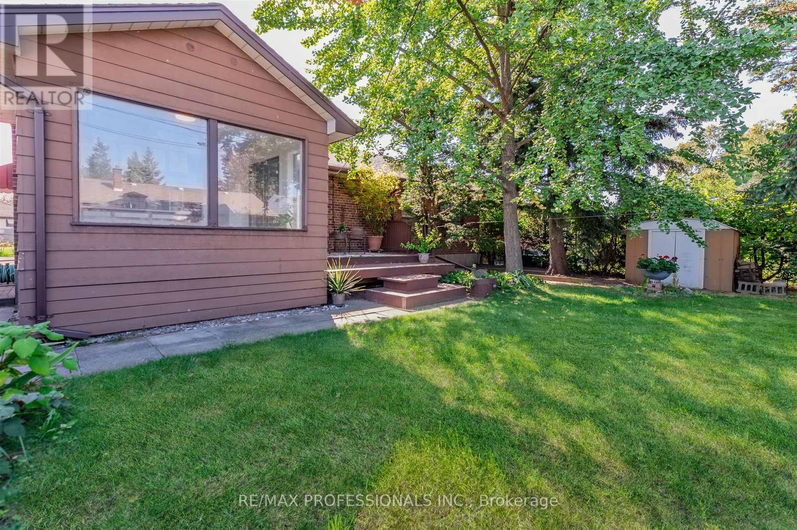 98 Ambleside Avenue, Toronto, Ontario  M8Z 2J1 - Photo 32 - W12462719