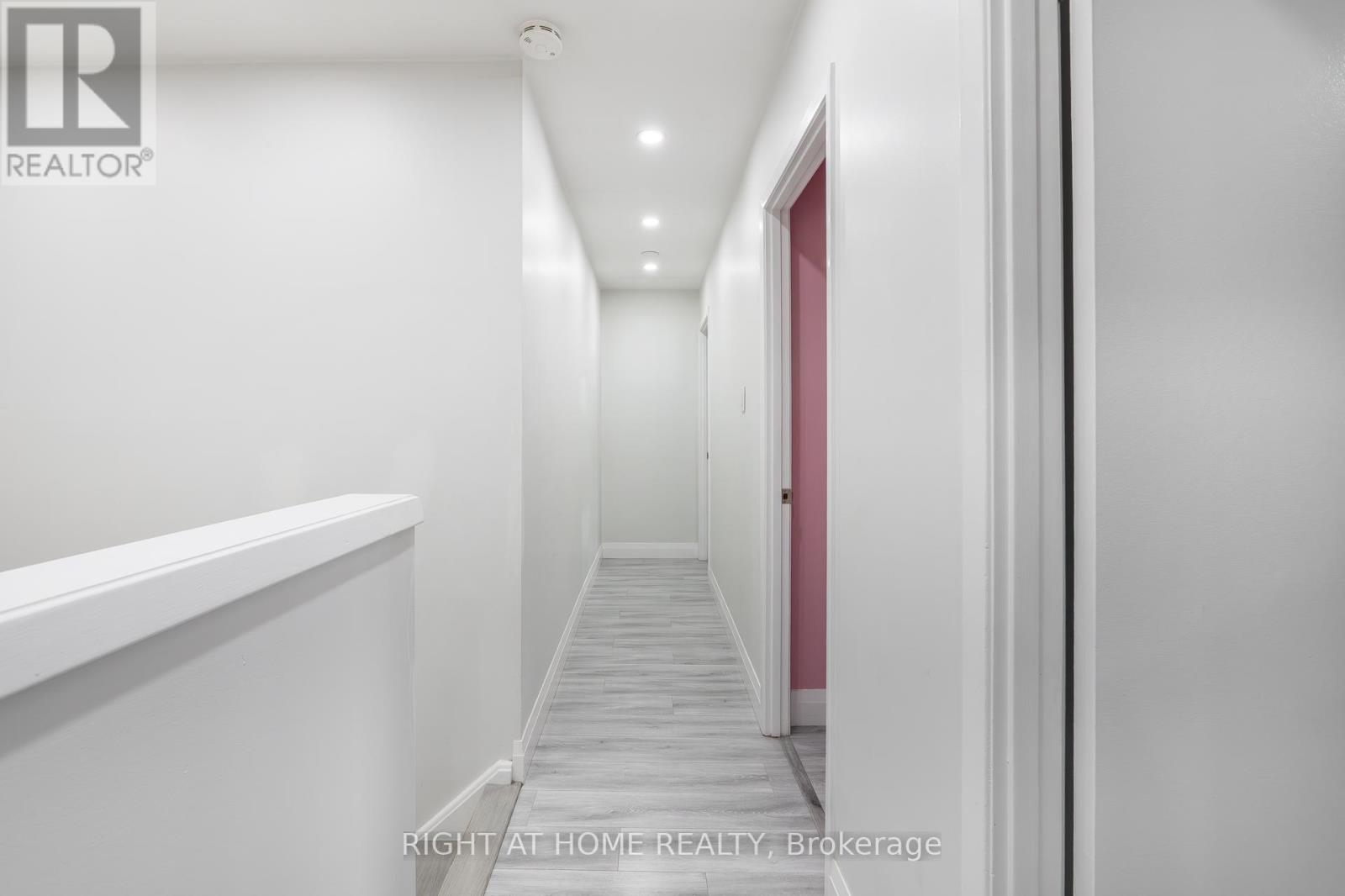 2605 Woodchester Drive, Mississauga, Ontario  L5K 2E3 - Photo 11 - W12462742