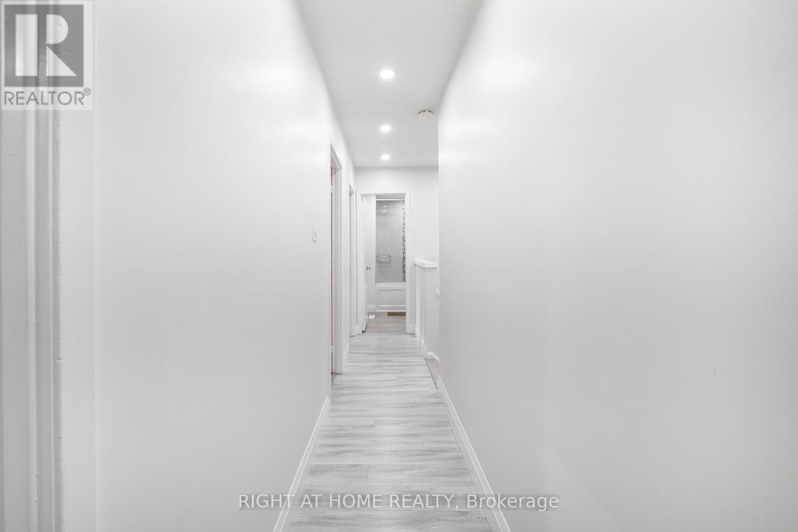 2605 Woodchester Drive, Mississauga, Ontario  L5K 2E3 - Photo 12 - W12462742