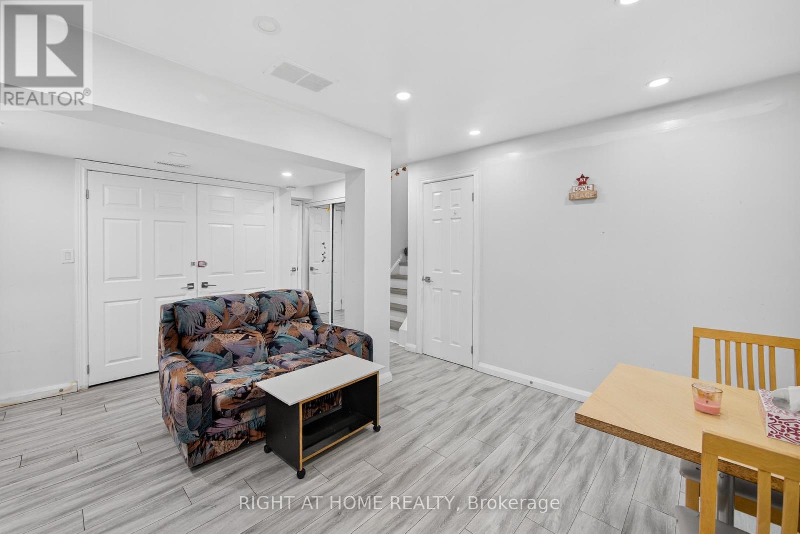 2605 Woodchester Drive, Mississauga, Ontario  L5K 2E3 - Photo 20 - W12462742