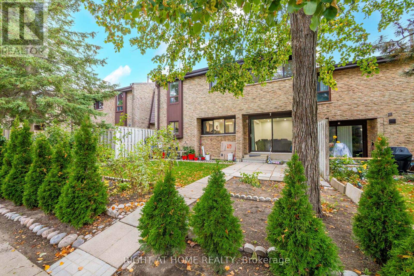 2605 Woodchester Drive, Mississauga, Ontario  L5K 2E3 - Photo 26 - W12462742