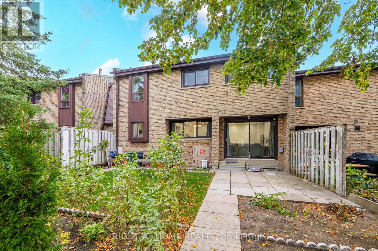 2605 Woodchester Drive, Mississauga, Ontario  L5K 2E3 - Photo 27 - W12462742