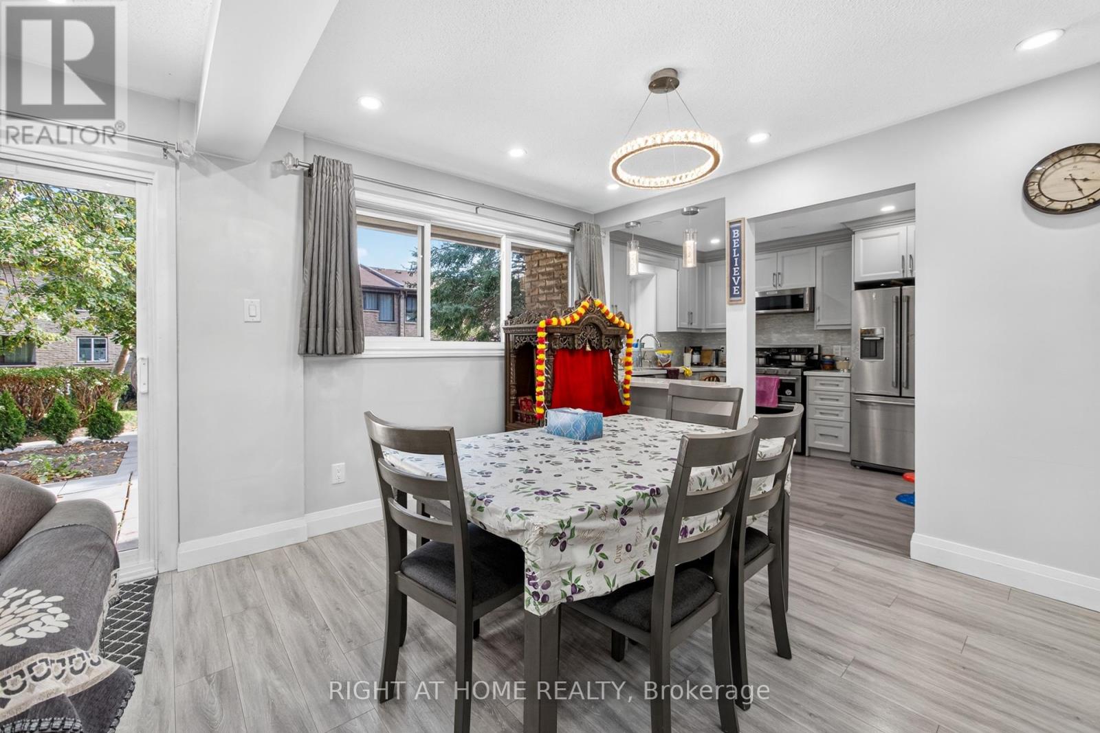 2605 Woodchester Drive, Mississauga, Ontario  L5K 2E3 - Photo 34 - W12462742