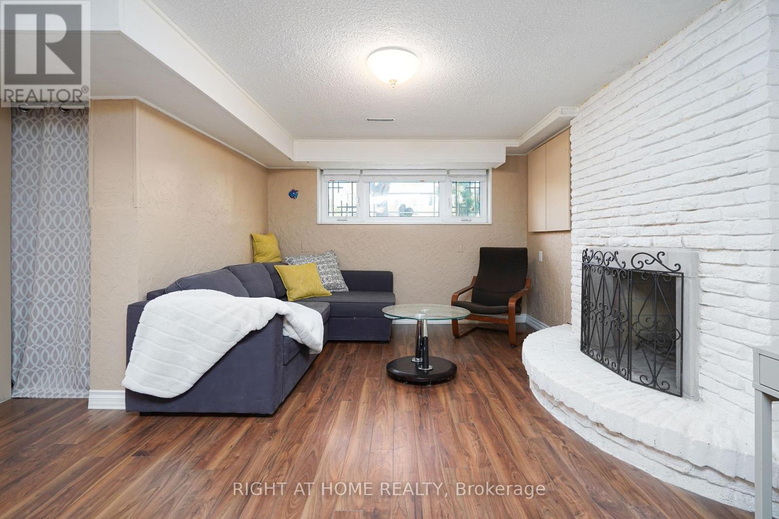 220 Overton Place, Oakville, Ontario  L6H 1E9 - Photo 12 - W12462744
