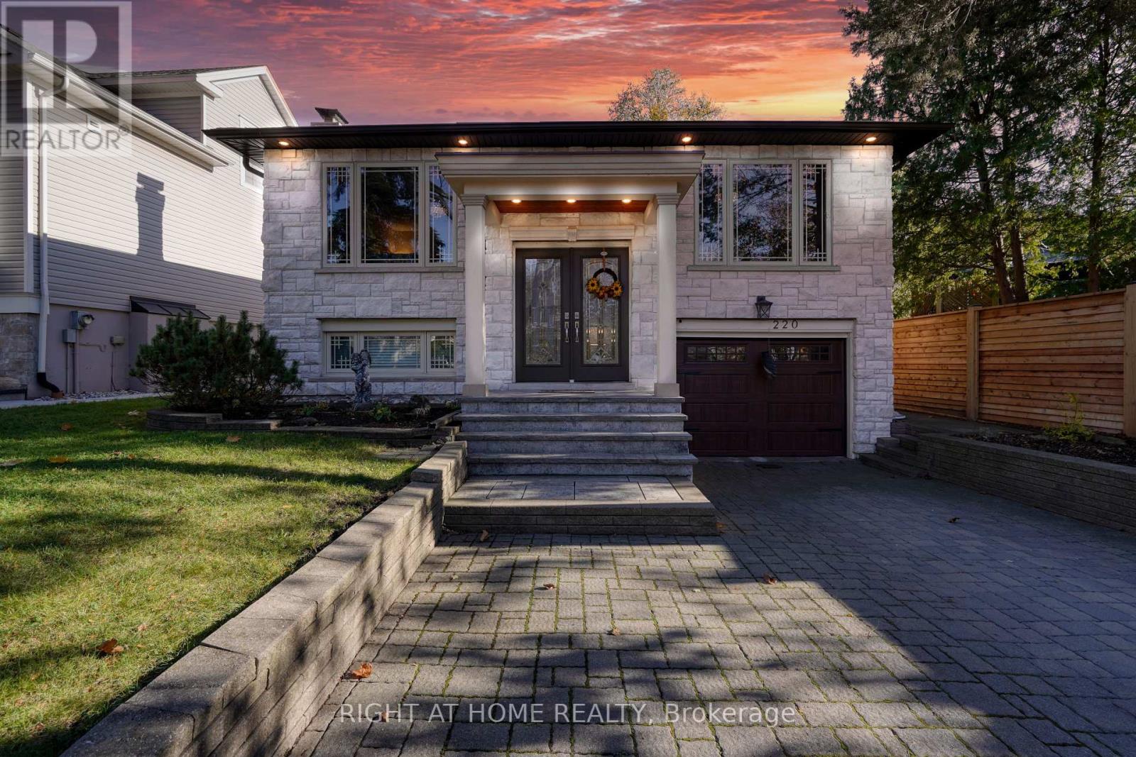 220 Overton Place, Oakville, Ontario  L6H 1E9 - Photo 19 - W12462744