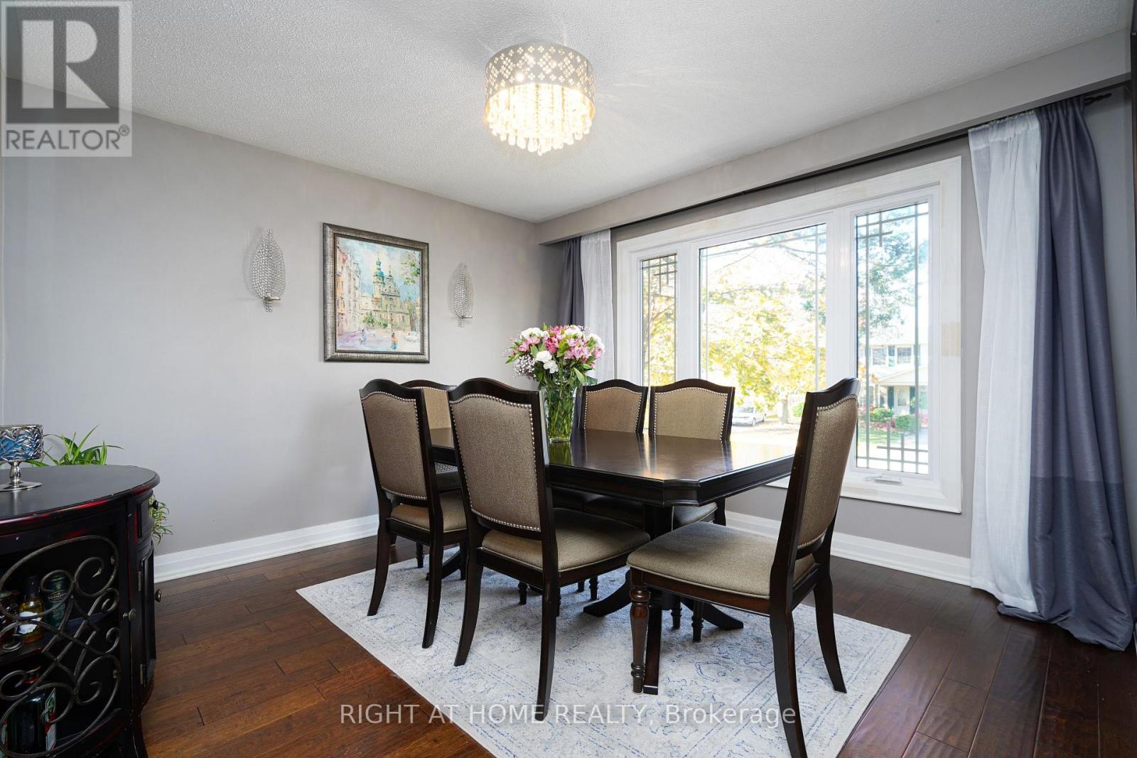 220 Overton Place, Oakville, Ontario  L6H 1E9 - Photo 6 - W12462744