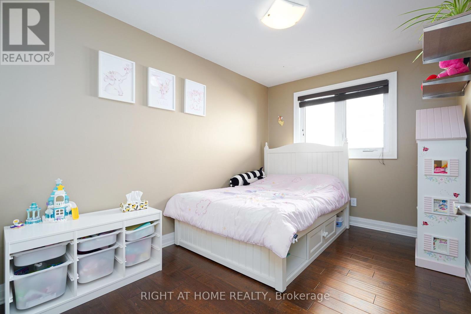 220 Overton Place, Oakville, Ontario  L6H 1E9 - Photo 9 - W12462744
