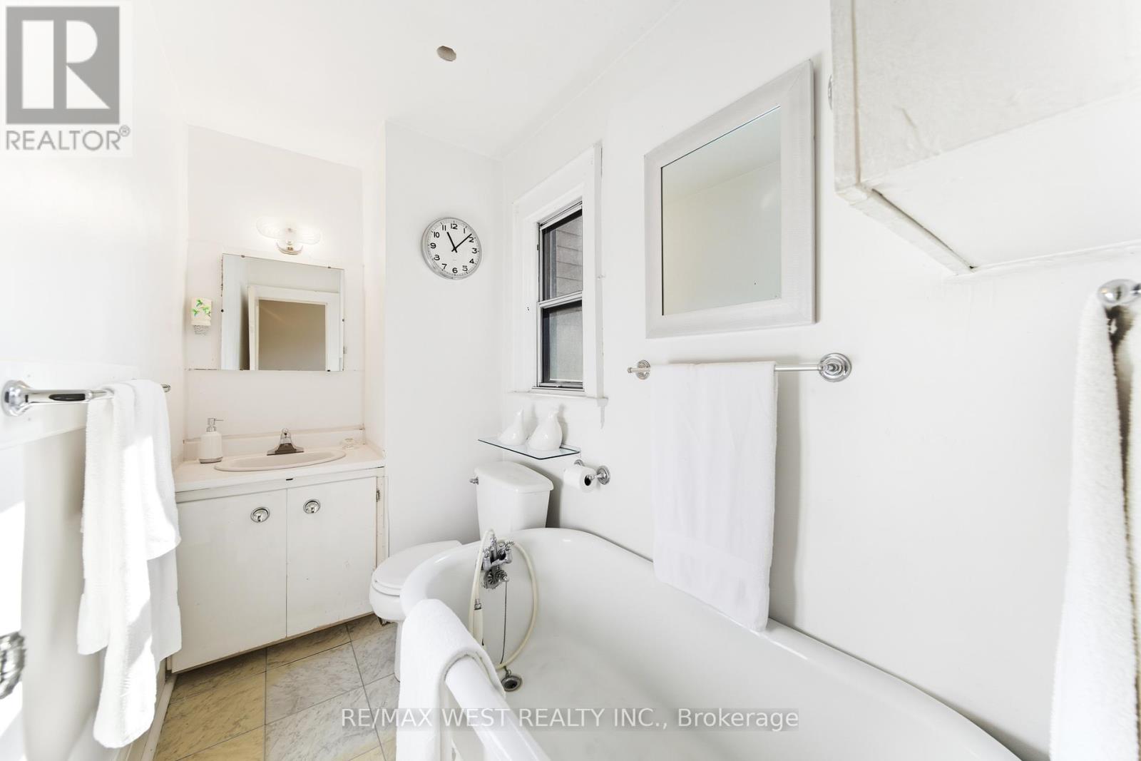 45 Deforest Road, Toronto, Ontario  M6S 1J1 - Photo 12 - W12462747
