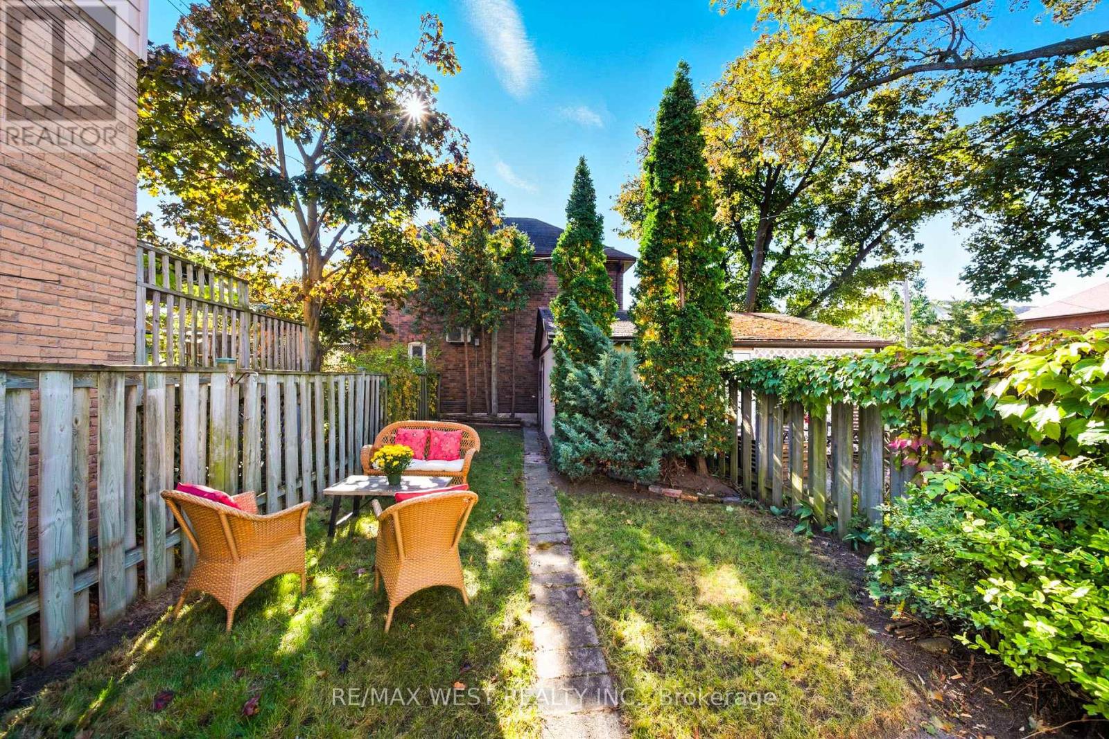 45 Deforest Road, Toronto, Ontario  M6S 1J1 - Photo 15 - W12462747