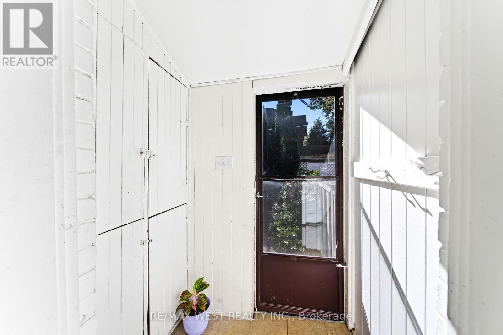 45 Deforest Road, Toronto, Ontario  M6S 1J1 - Photo 9 - W12462747