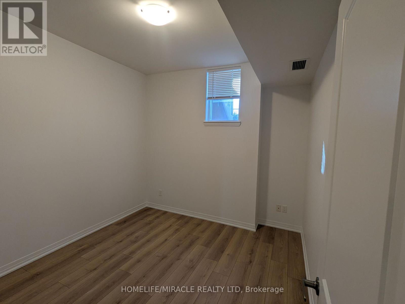 1 - 680 Atwater Avenue, Mississauga, Ontario  L5G 0B6 - Photo 10 - W12462752