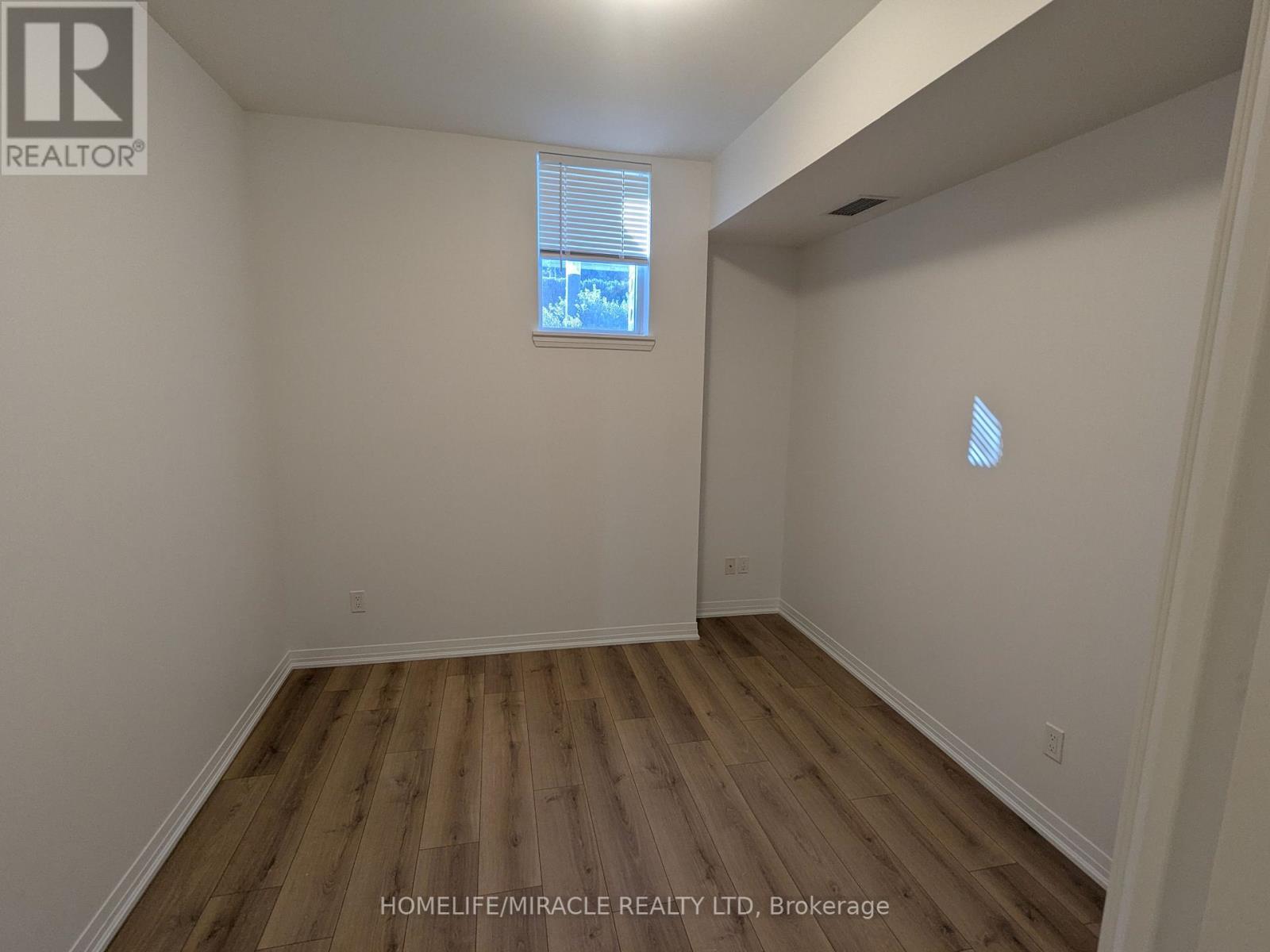 1 - 680 Atwater Avenue, Mississauga, Ontario  L5G 0B6 - Photo 14 - W12462752