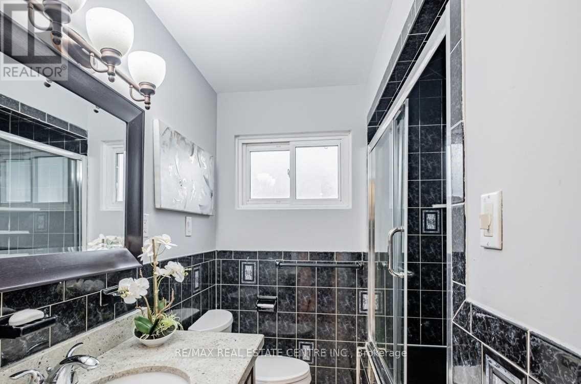 2 Milner Road, Brampton, Ontario  L6W 3A5 - Photo 10 - W12462767