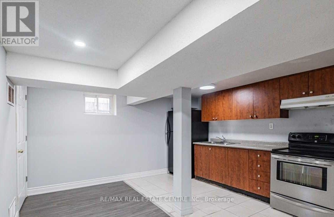 2 Milner Road, Brampton, Ontario  L6W 3A5 - Photo 14 - W12462767