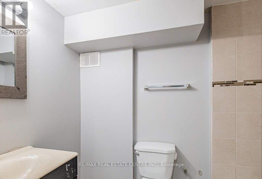 2 Milner Road, Brampton, Ontario  L6W 3A5 - Photo 17 - W12462767