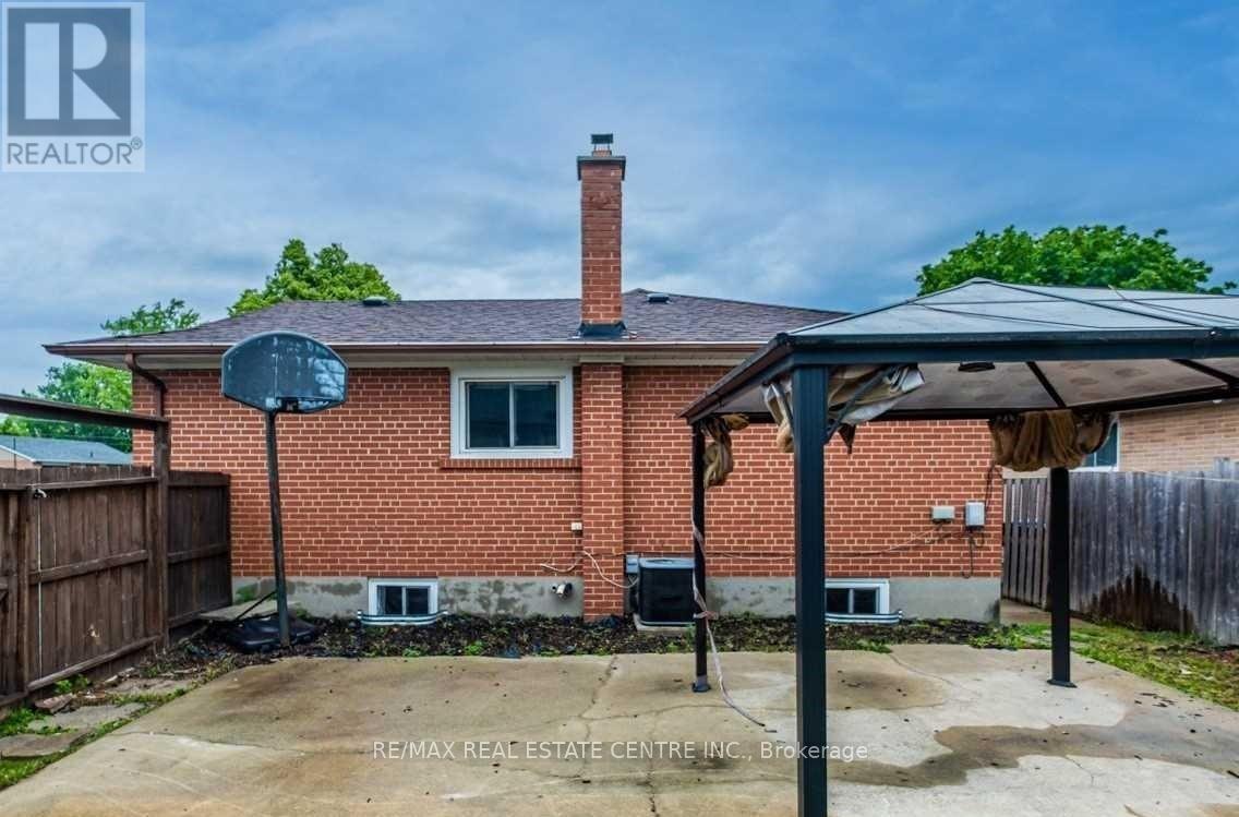 2 Milner Road, Brampton, Ontario  L6W 3A5 - Photo 18 - W12462767