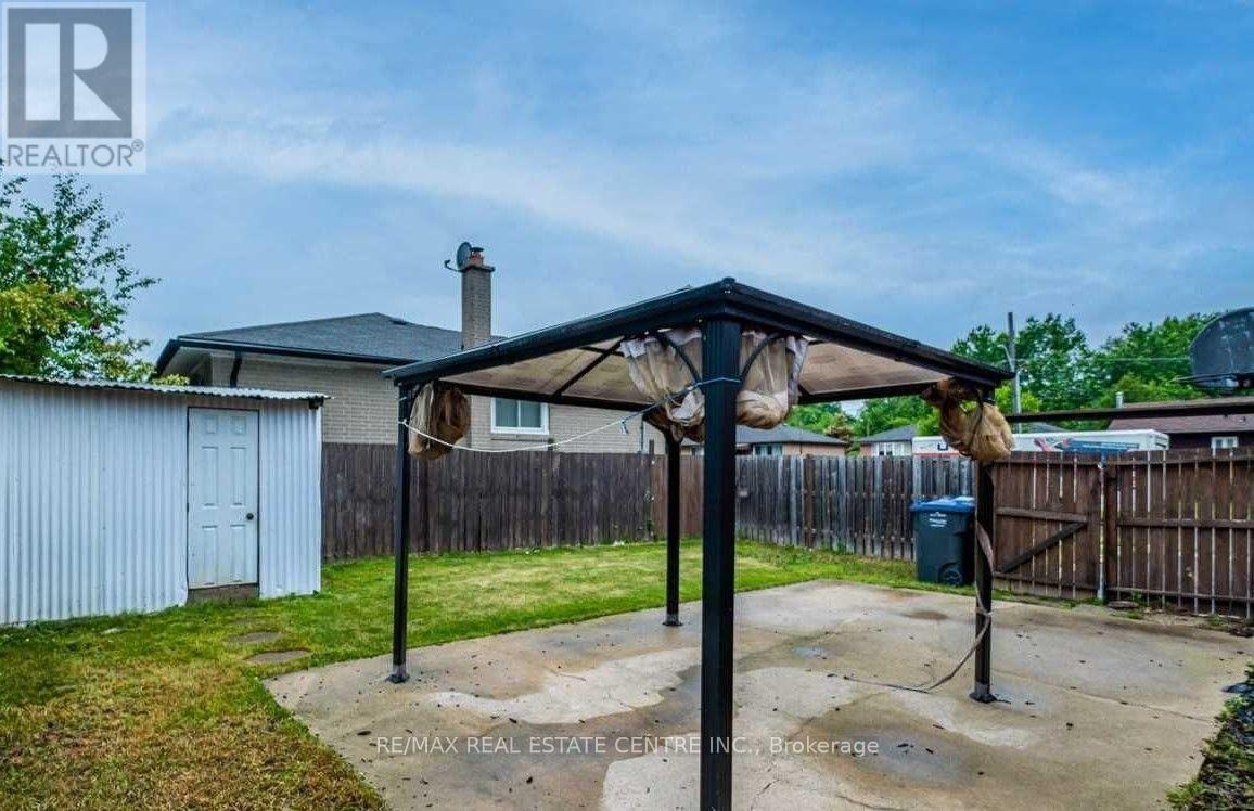 2 Milner Road, Brampton, Ontario  L6W 3A5 - Photo 19 - W12462767