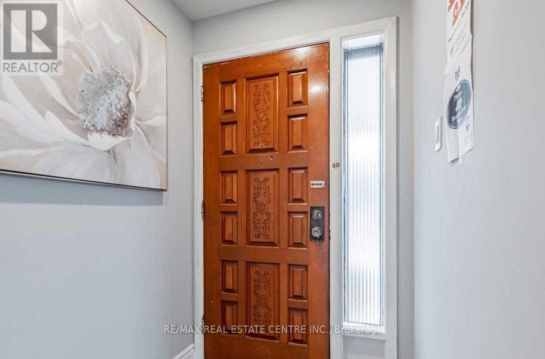 2 Milner Road, Brampton, Ontario  L6W 3A5 - Photo 3 - W12462767