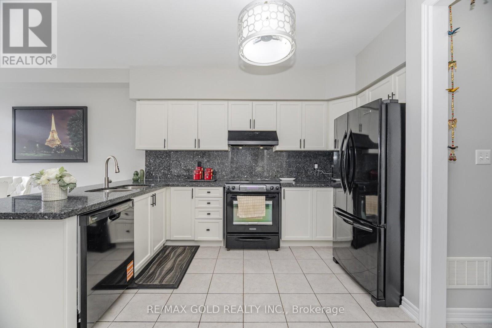 262 Thorndale Road, Brampton, Ontario  L6P 3H2 - Photo 8 - W12462771