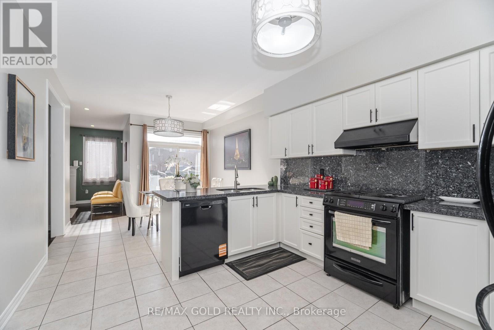 262 Thorndale Road, Brampton, Ontario  L6P 3H2 - Photo 9 - W12462771