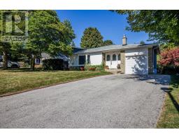 329 DENNIE AVENUE, Newmarket, Ontario