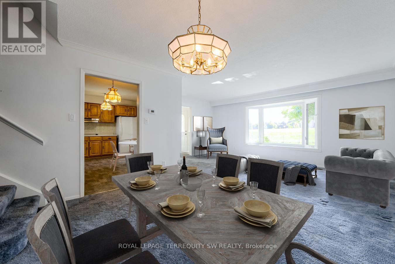 329 Dennie Avenue, Newmarket, Ontario  L3Y 4M5 - Photo 4 - N12460870