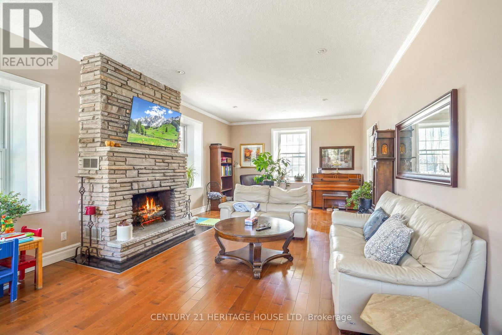 899 Keg Lane, Brant, Ontario  N3L 3E2 - Photo 5 - X12462629