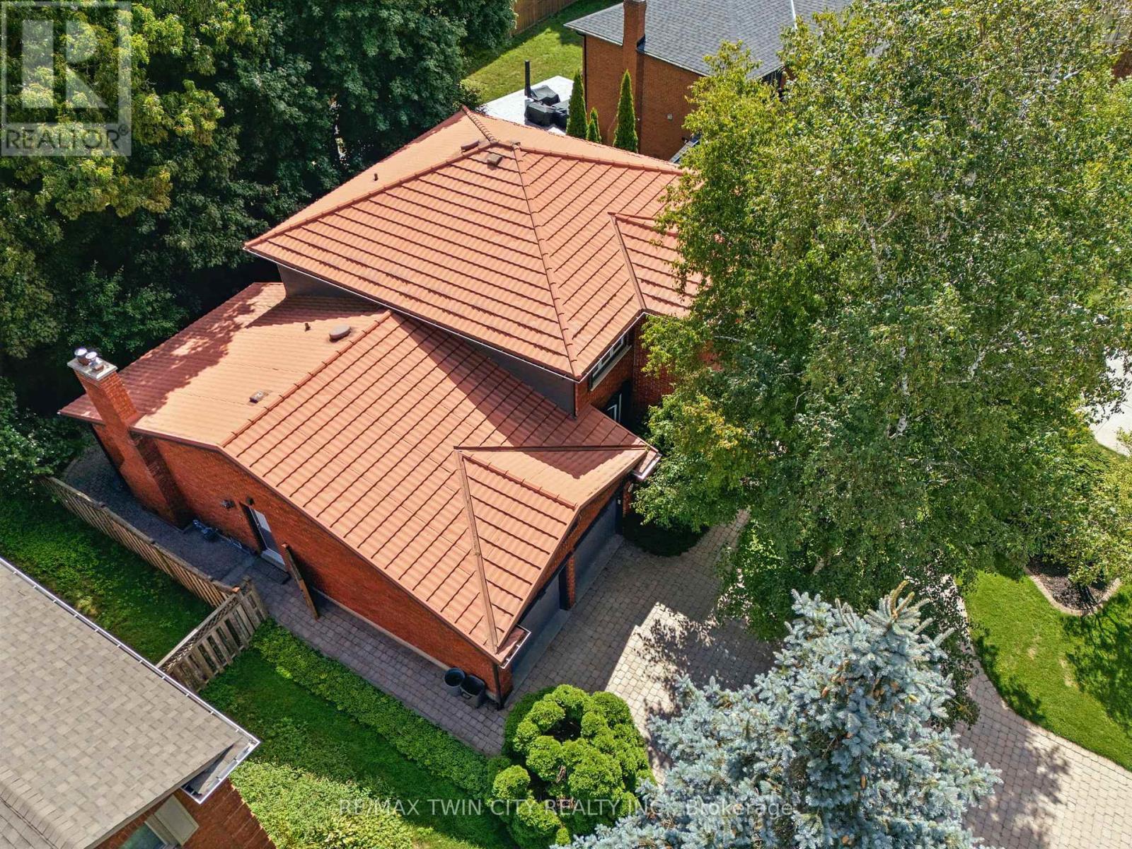 91 Abbey Close, Hamilton, Ontario  L9G 4K9 - Photo 6 - X12462635