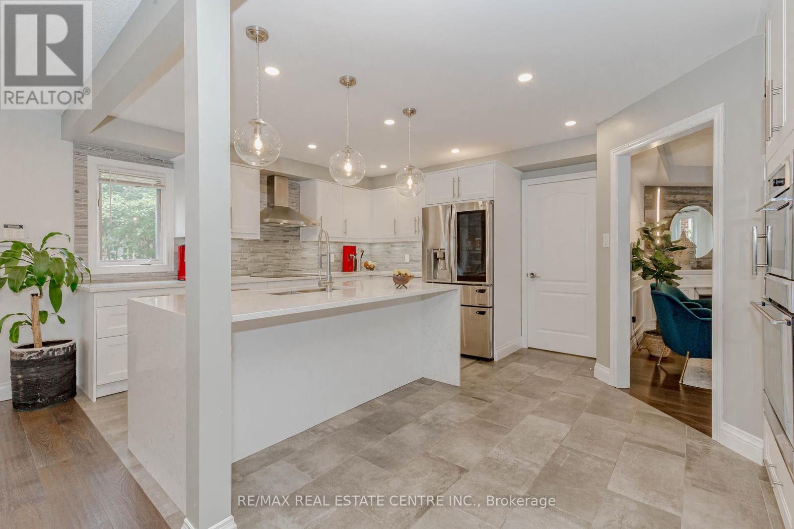 33 Strathroy Crescent, Hamilton, Ontario  L8B 0N5 - Photo 11 - X12462700