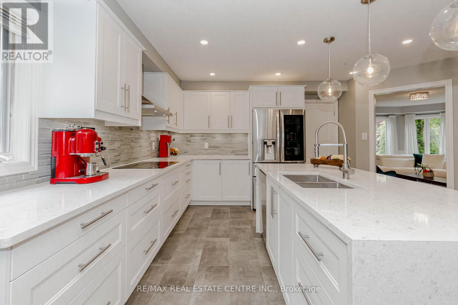 33 Strathroy Crescent, Hamilton, Ontario  L8B 0N5 - Photo 15 - X12462700