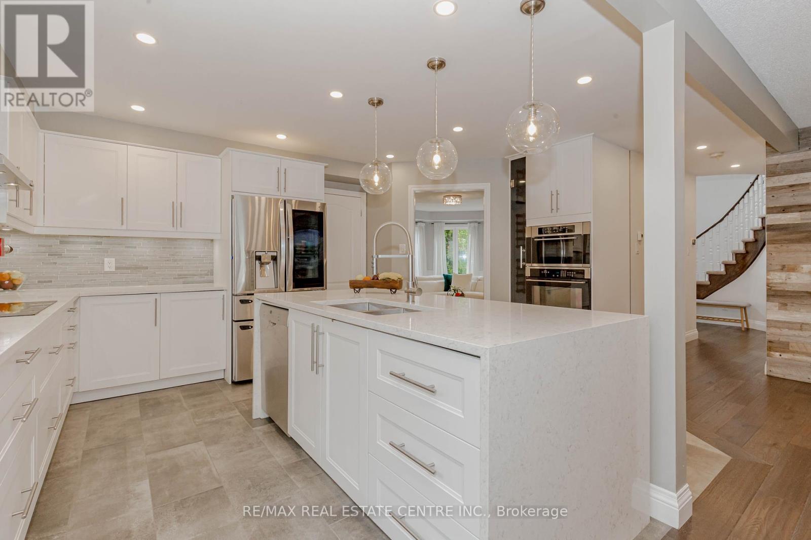 33 Strathroy Crescent, Hamilton, Ontario  L8B 0N5 - Photo 16 - X12462700