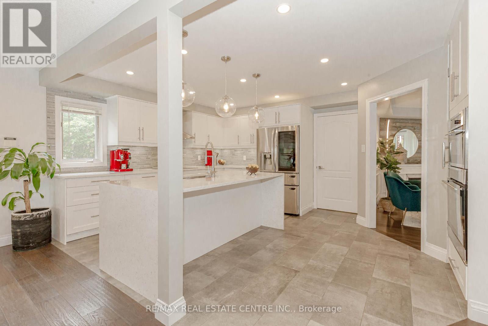 33 Strathroy Crescent, Hamilton, Ontario  L8B 0N5 - Photo 19 - X12462700