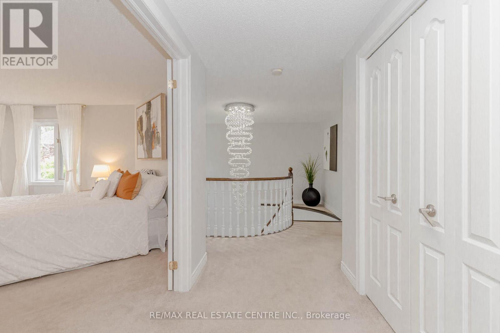 33 Strathroy Crescent, Hamilton, Ontario  L8B 0N5 - Photo 35 - X12462700