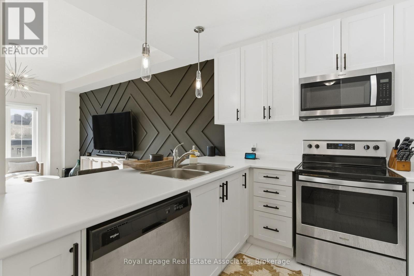 7 - 299 Skinner Road, Hamilton, Ontario  L8B 1W5 - Photo 9 - X12462734
