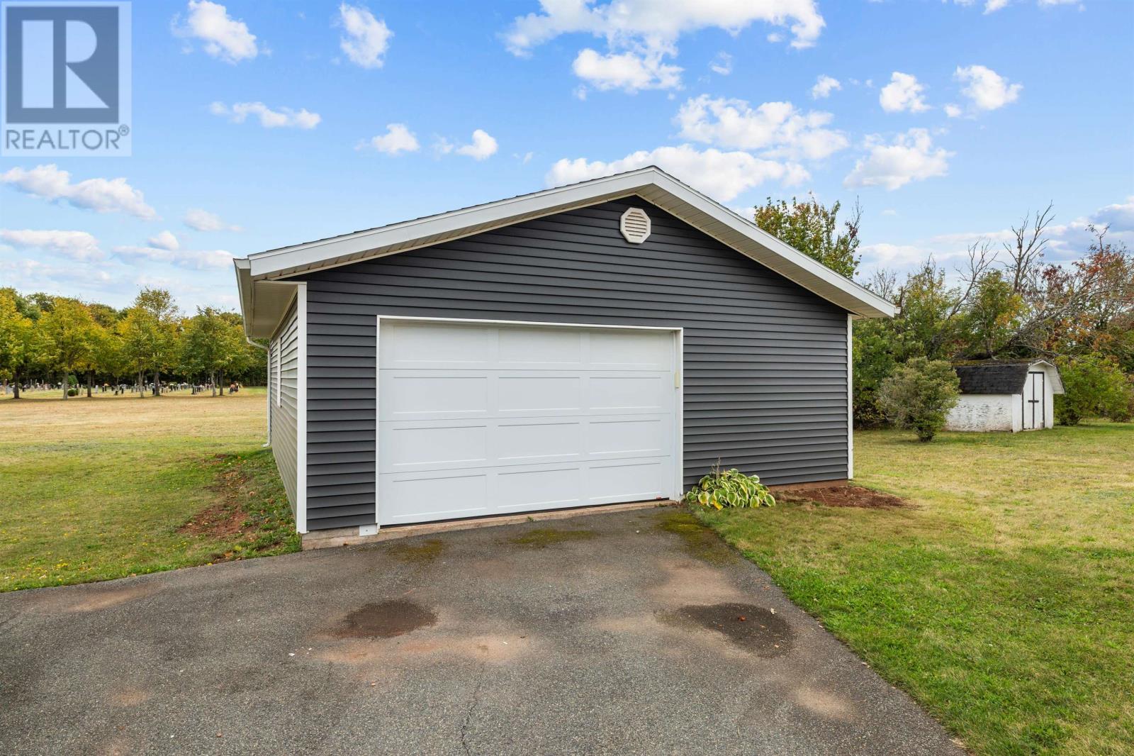 390 Highland Avenue, Summerside, Prince Edward Island  C1N 2M3 - Photo 4 - 202525822