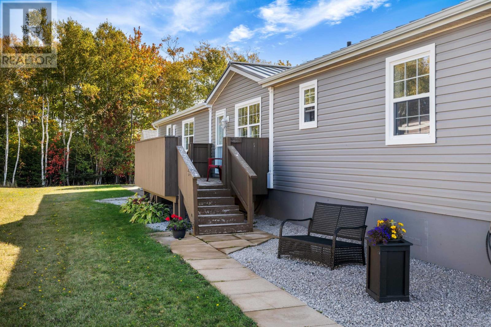 73 Hinton St, Summerside, Prince Edward Island  C1N 0K8 - Photo 4 - 202525823