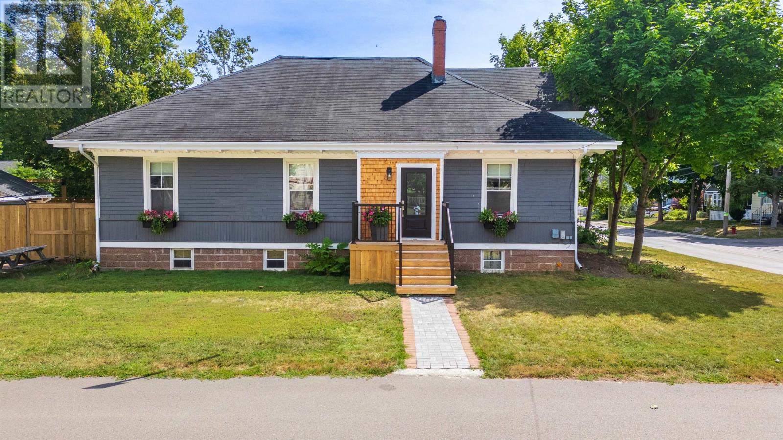 20 North River Road, Charlottetown, Prince Edward Island  C1A 3K4 - Photo 6 - 202525838