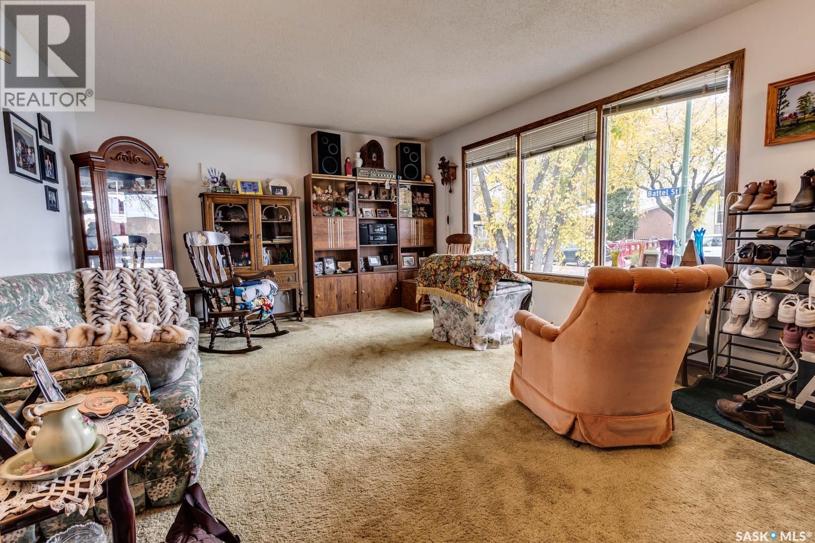 835 Battel Street N, Regina, Saskatchewan  S4X 1Y4 - Photo 3 - SK020772