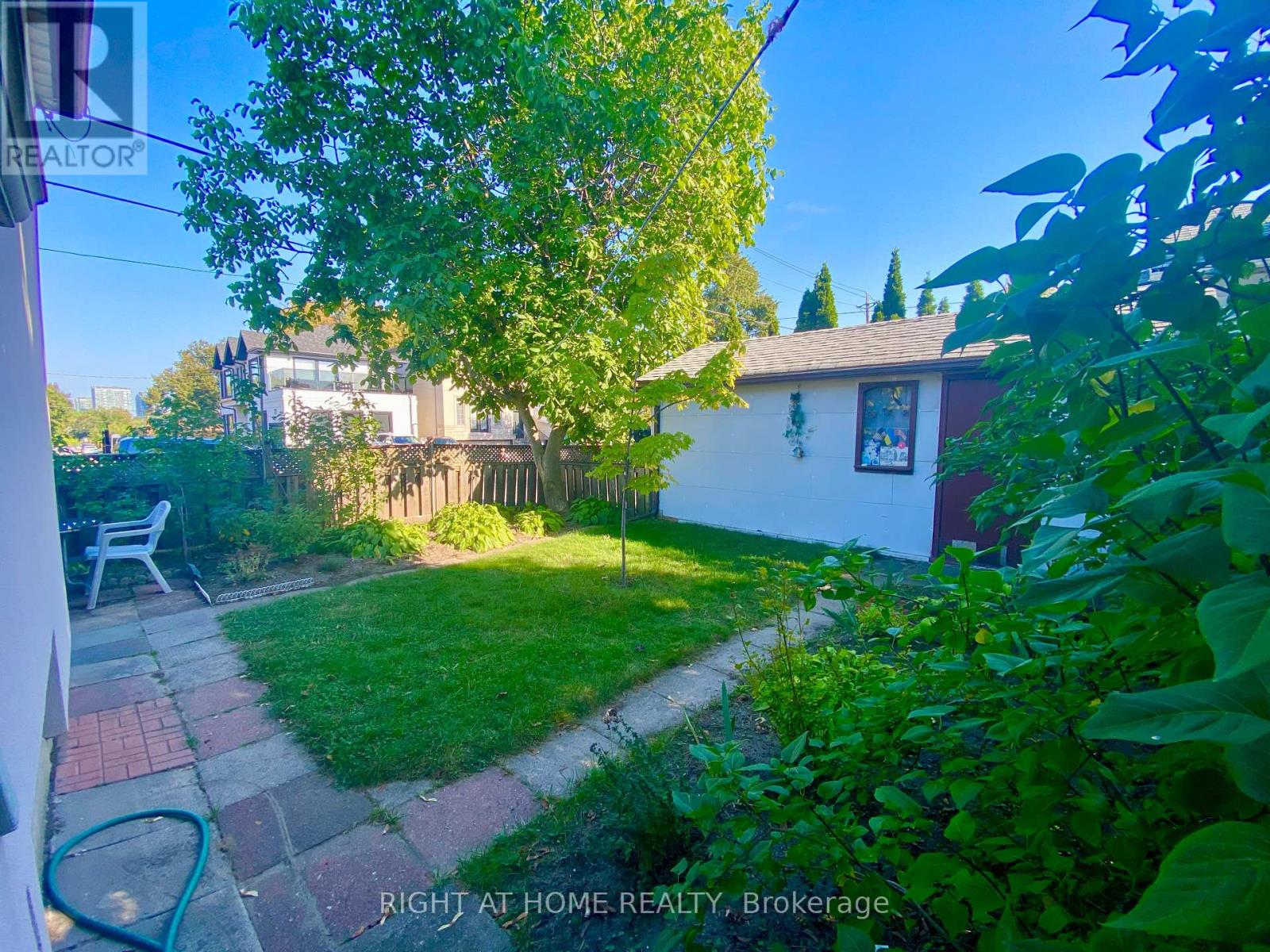 33 Waniska Avenue, Toronto, Ontario  M8Y 1R1 - Photo 16 - W12452103