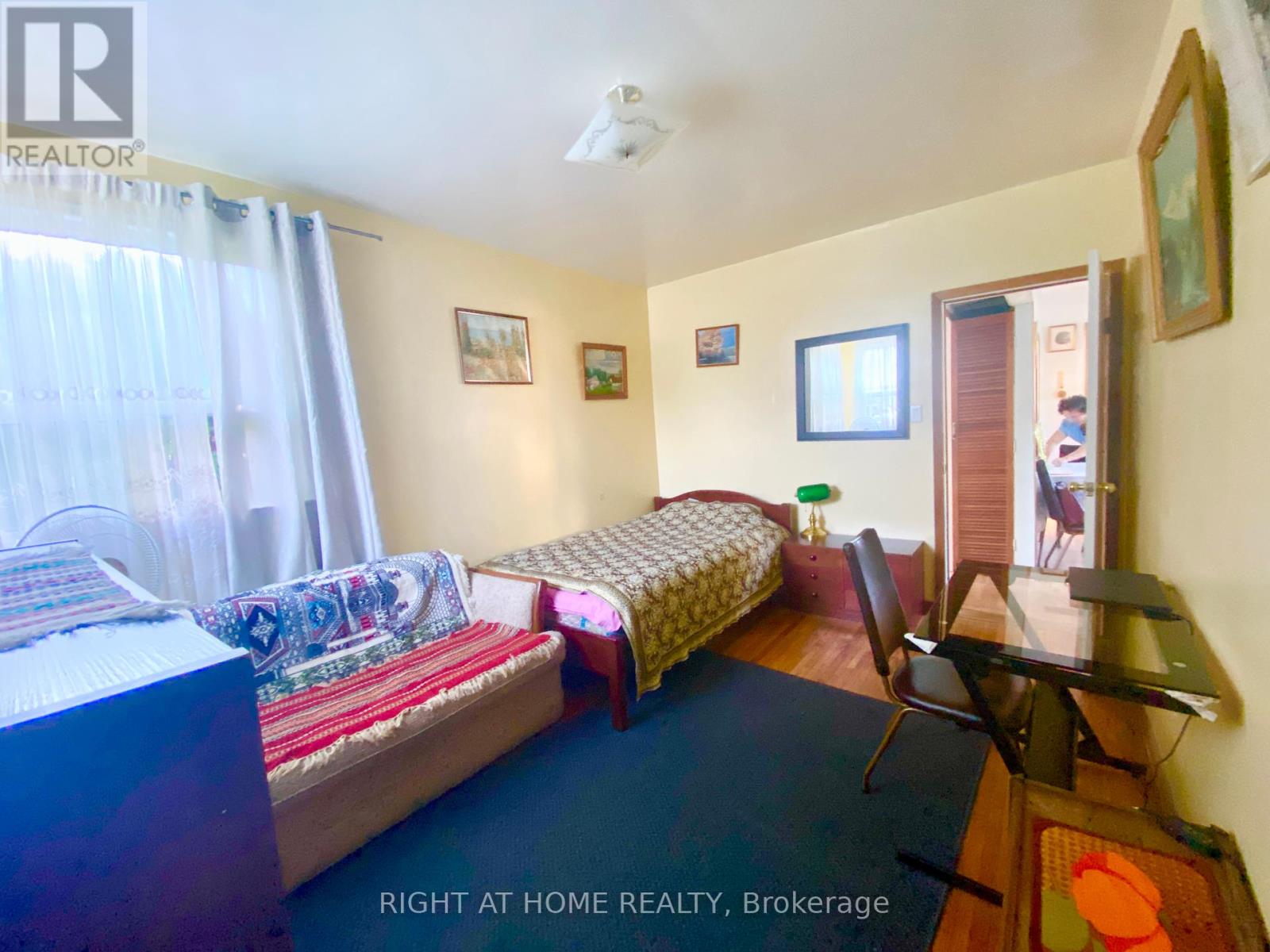 33 Waniska Avenue, Toronto, Ontario  M8Y 1R1 - Photo 6 - W12452103