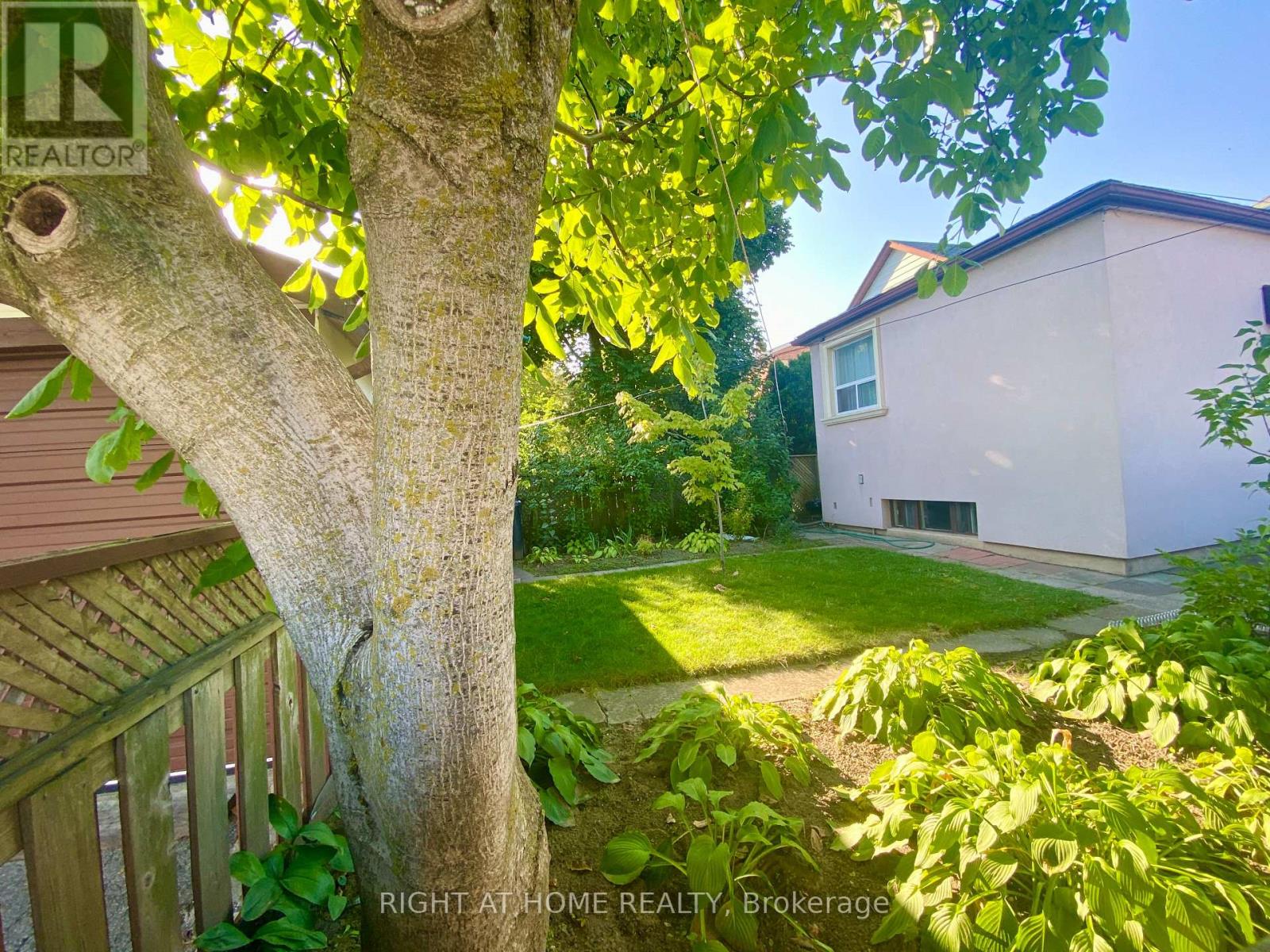 33 Waniska Avenue, Toronto, Ontario  M8Y 1R1 - Photo 19 - W12452103