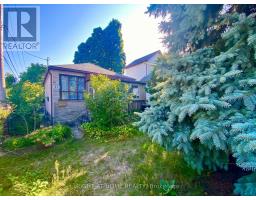 33 WANISKA AVENUE, Toronto, Ontario